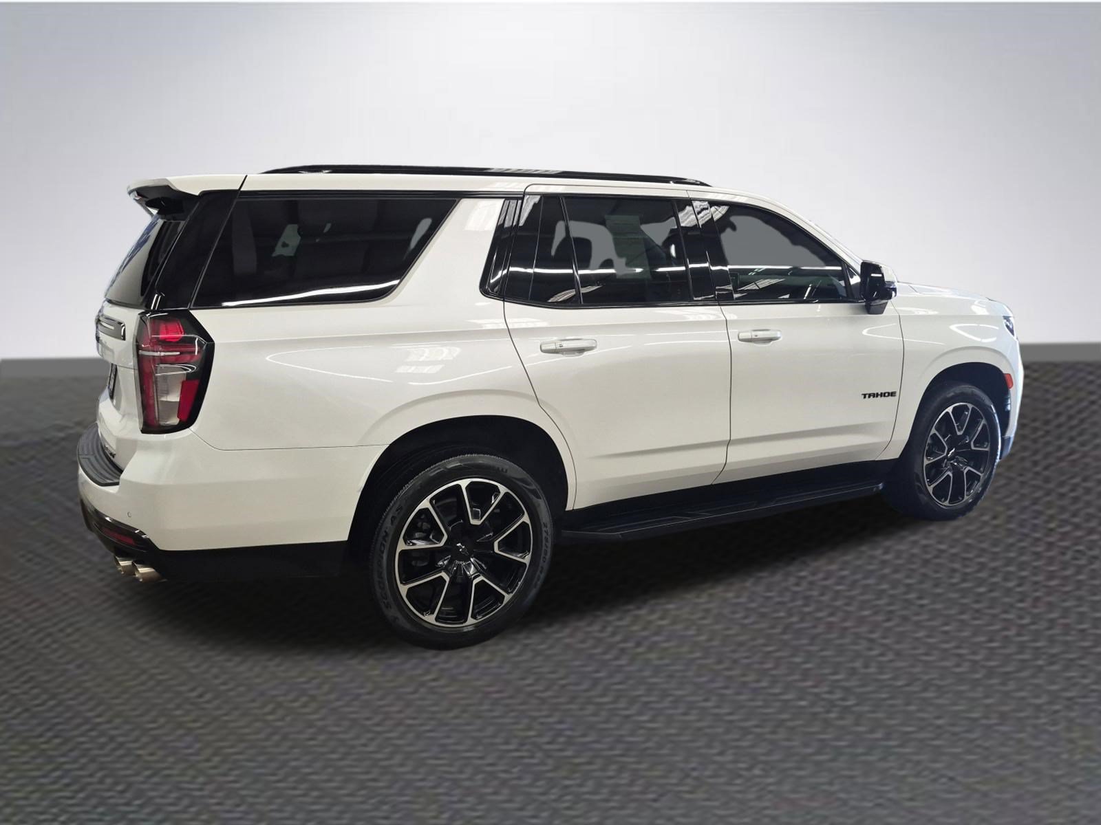 Used 2022 Chevrolet Tahoe RST w/ Sport Performance Package RWD image 4