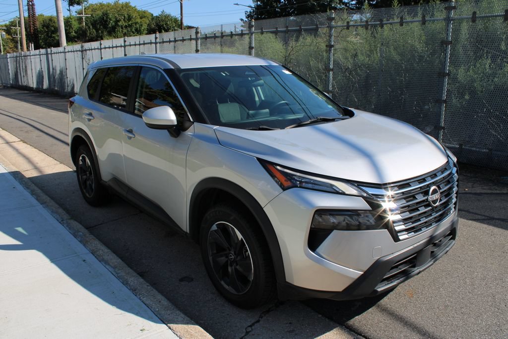 Used 2024 Nissan Rogue SV FWD image 4