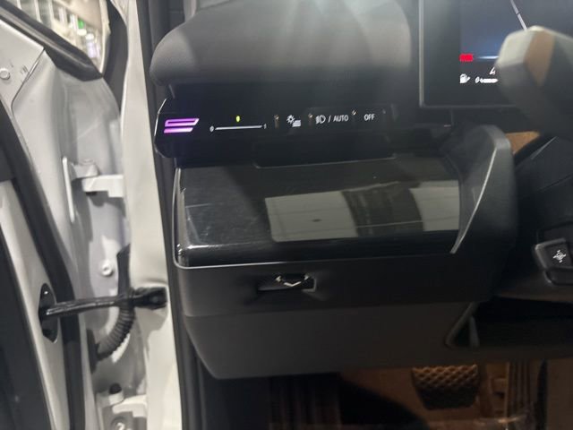 Used 2025 BMW 530i xDrive image 16