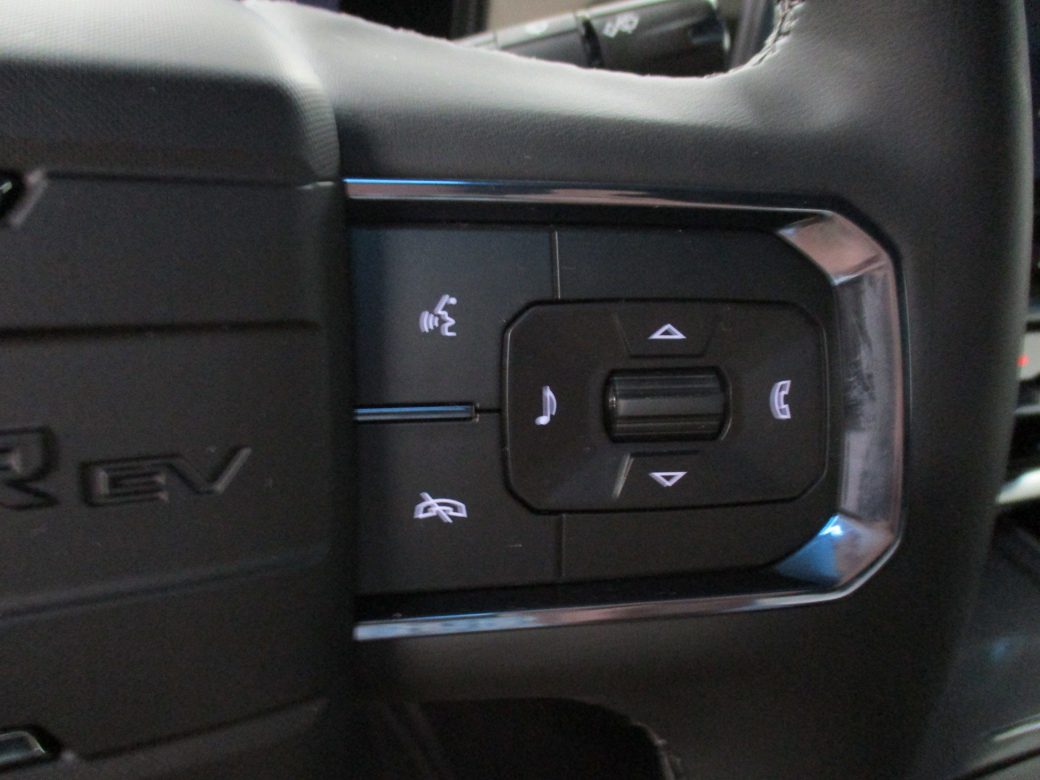 New 2026 GMC Hummer EV 2X w/ LPO, Dark Essentials Package image 23