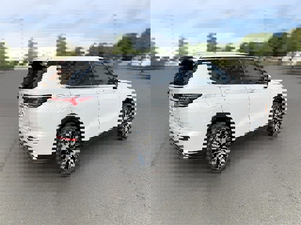 New 2025 Mitsubishi Outlander SE image 6