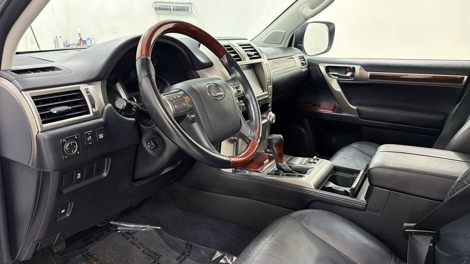 Used 2013 Lexus GX 460 w/ Convenience Pkg image 12