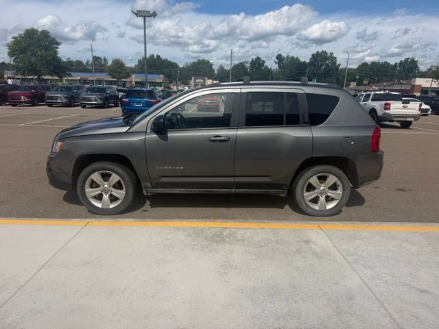 Used 2013 Jeep Compass Latitude FWD image 11