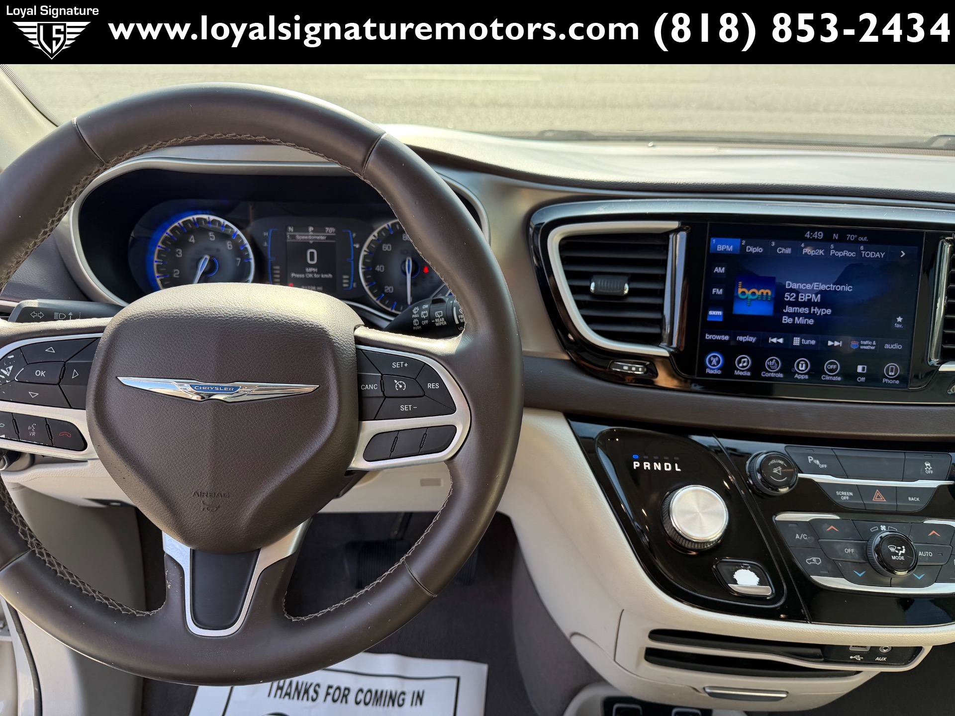 Used 2017 Chrysler Pacifica Touring-L w/ Tire & Wheel Group FWD image 23