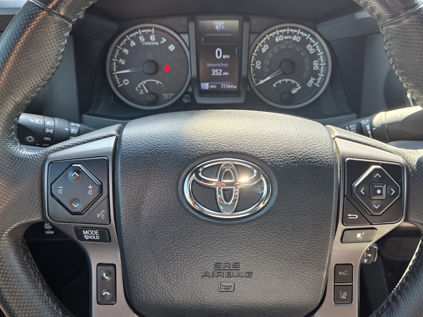 Used 2018 Toyota Tacoma TRD Sport image 17