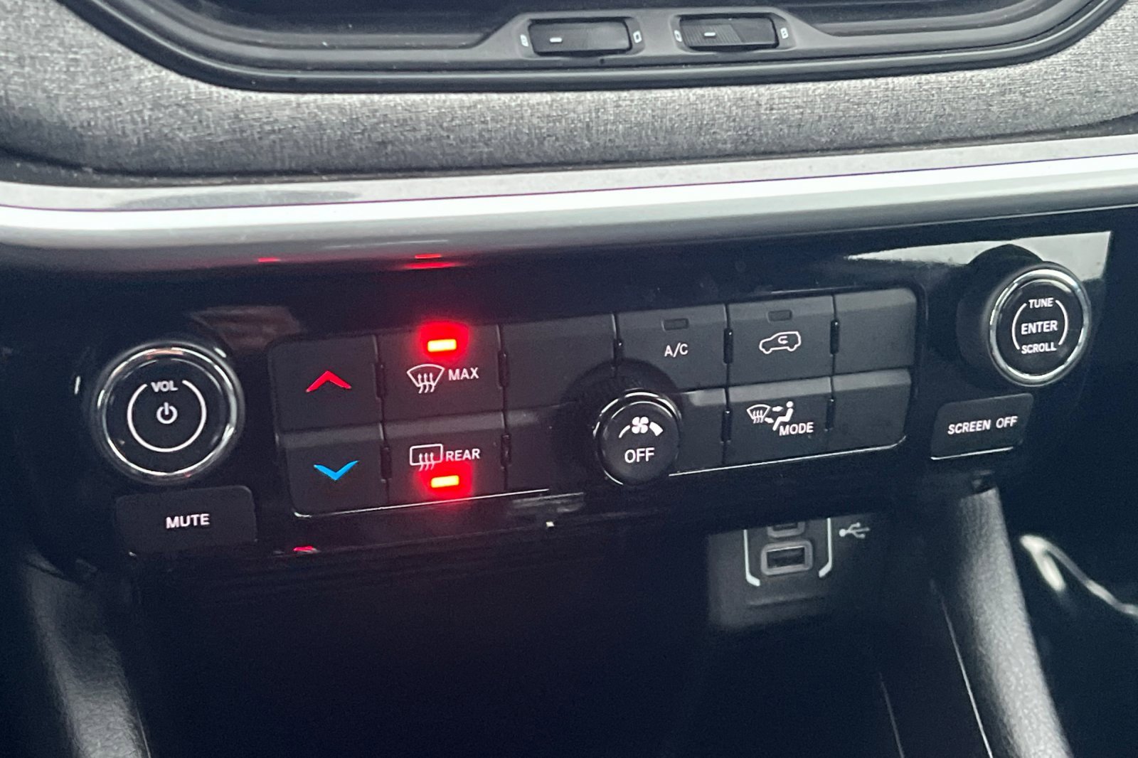 Used 2024 Jeep Compass Latitude image 22