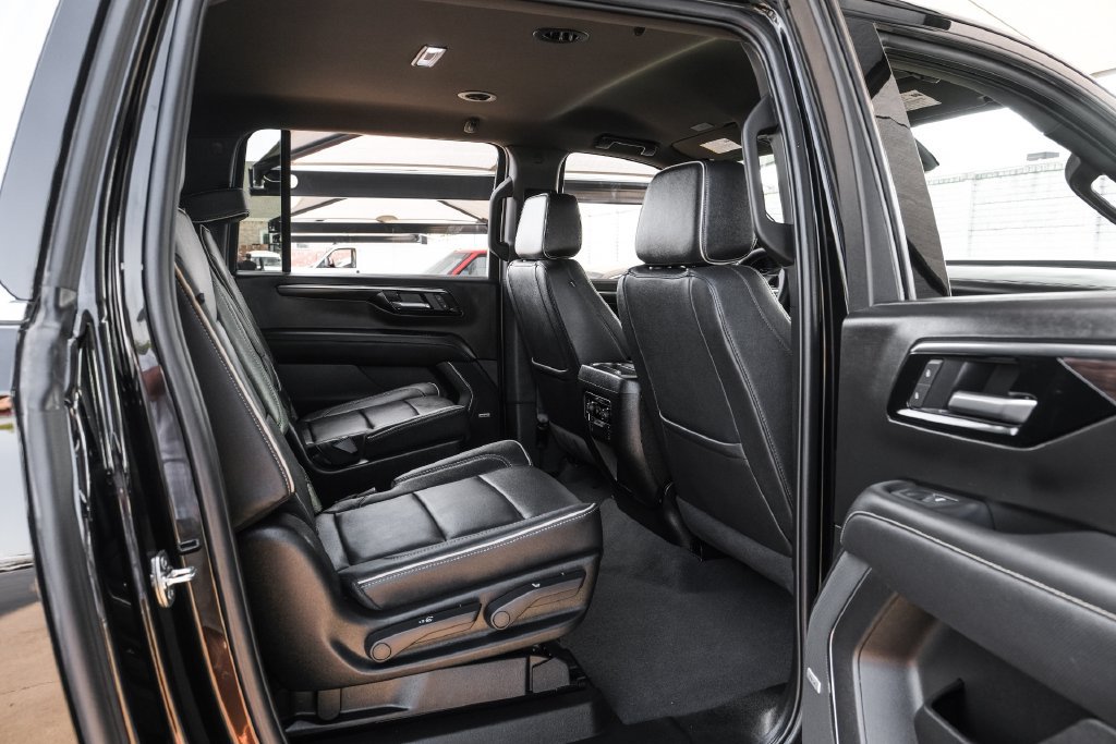 Used 2026 Chevrolet Suburban Premier RWD image 36