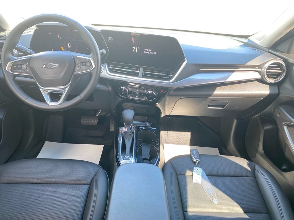 Used 2025 Chevrolet Trax ACTIV FWD image 16