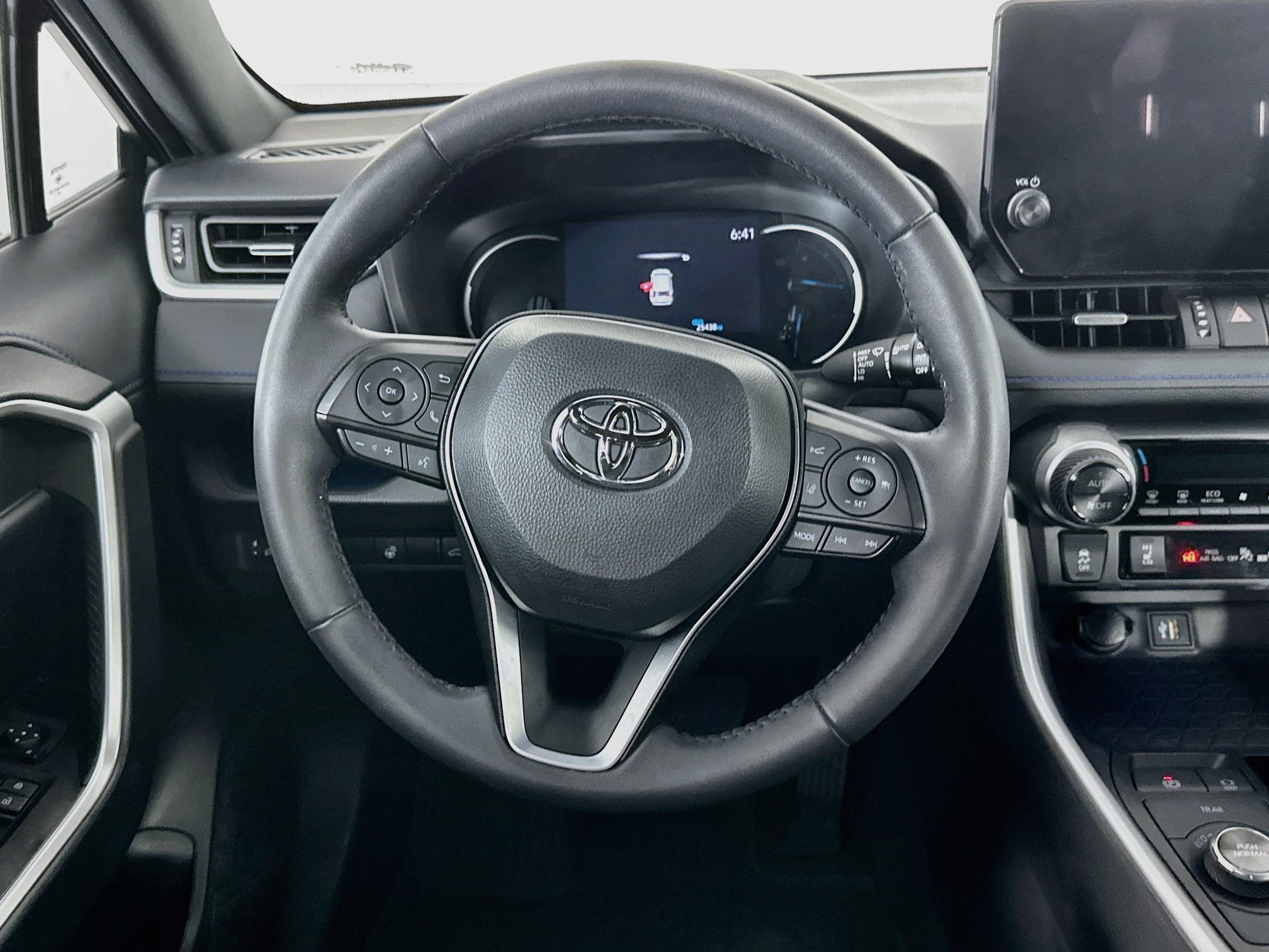 Used 2024 Toyota RAV4 XSE w/ Weather Package AWD/4WD image 18