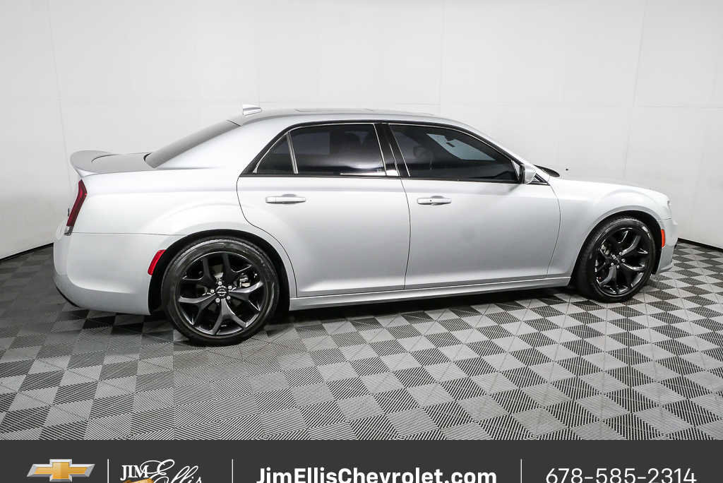 Used 2022 Chrysler 300 S w/ Safetytec Plus Group RWD image 2