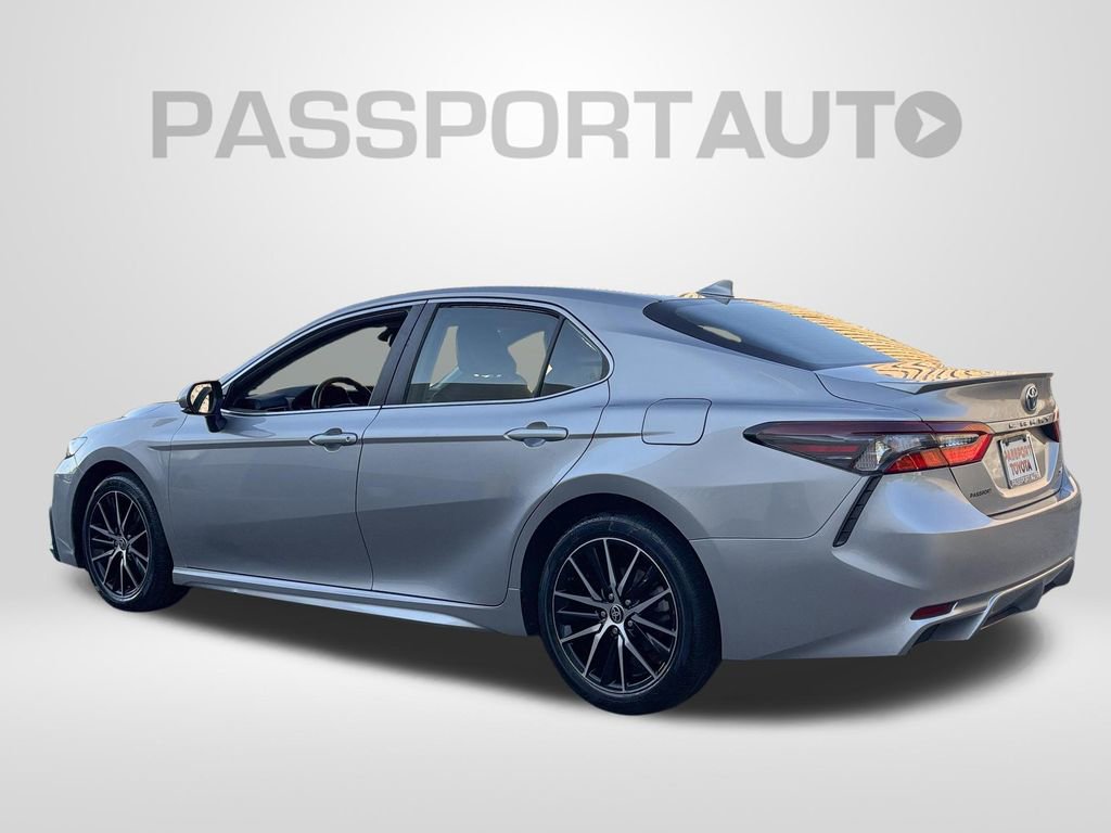 Used 2022 Toyota Camry SE w/ Convenience Package FWD image 4