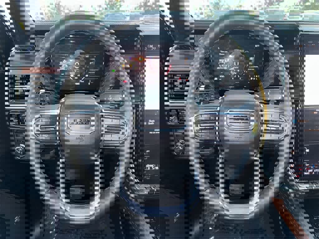 Used 2025 GMC Yukon Denali image 15