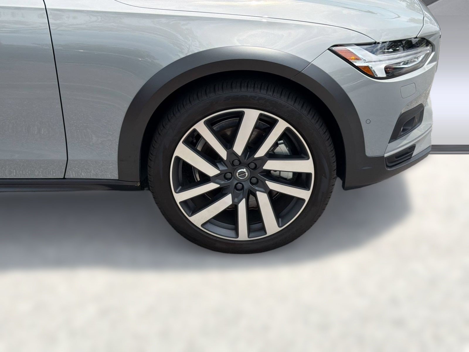 Certified 2025 Volvo V90 B6 Cross Country Ultra AWD/4WD image 12