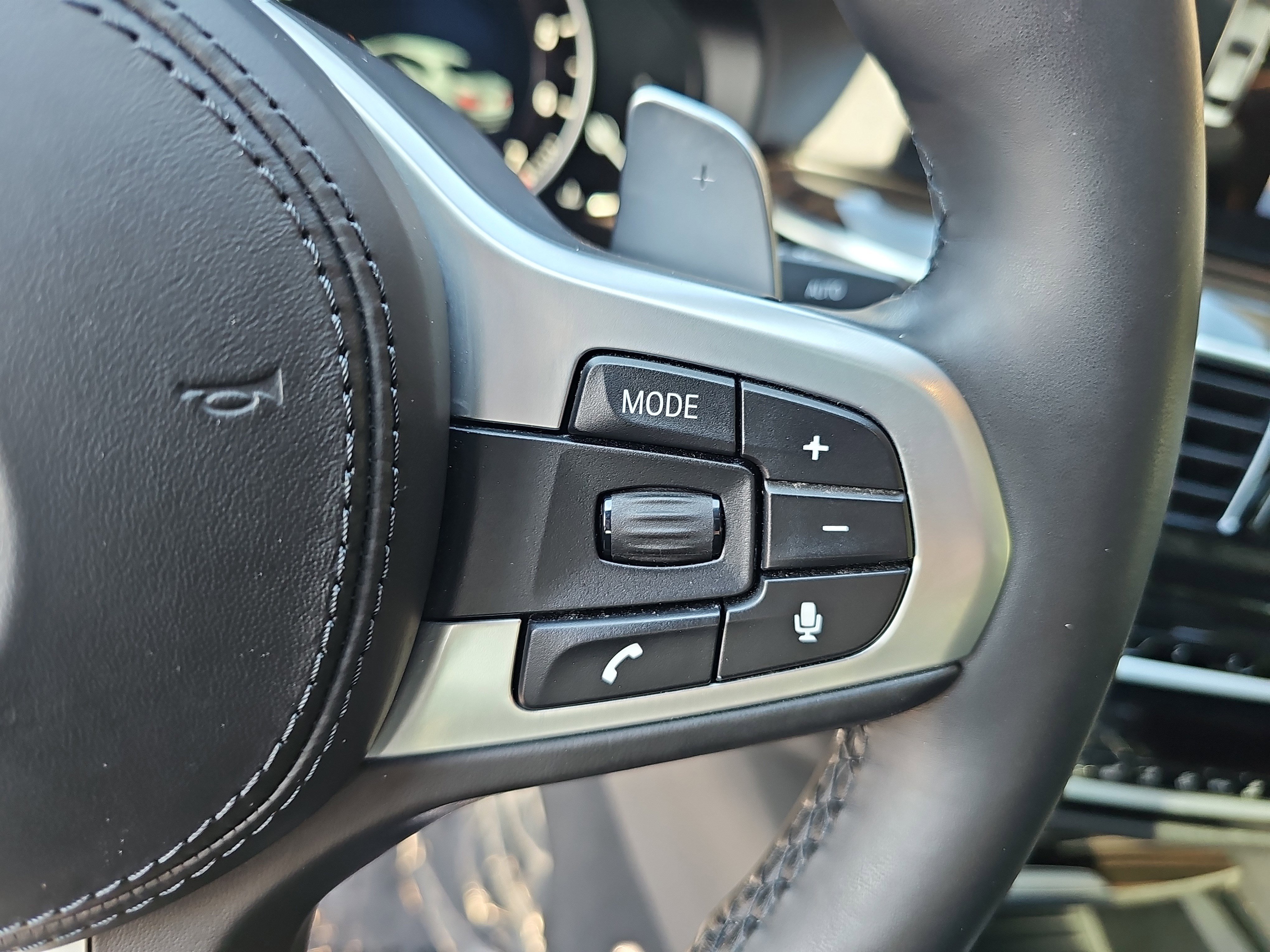 Used 2018 BMW M550i xDrive w/ Driving Assistance Package image 19