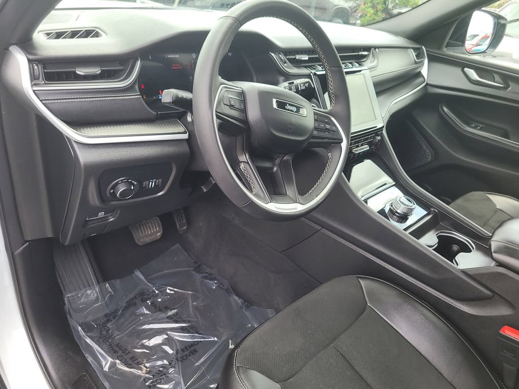 Used 2024 Jeep Grand Cherokee L Altitude AWD/4WD image 22