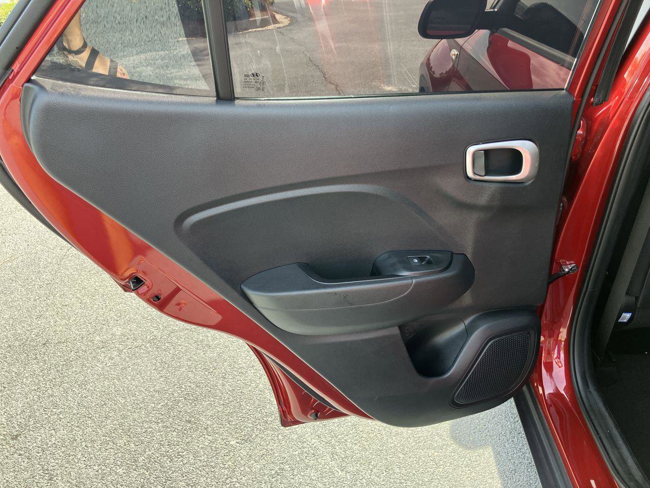 Used 2024 Hyundai Venue SEL FWD image 22