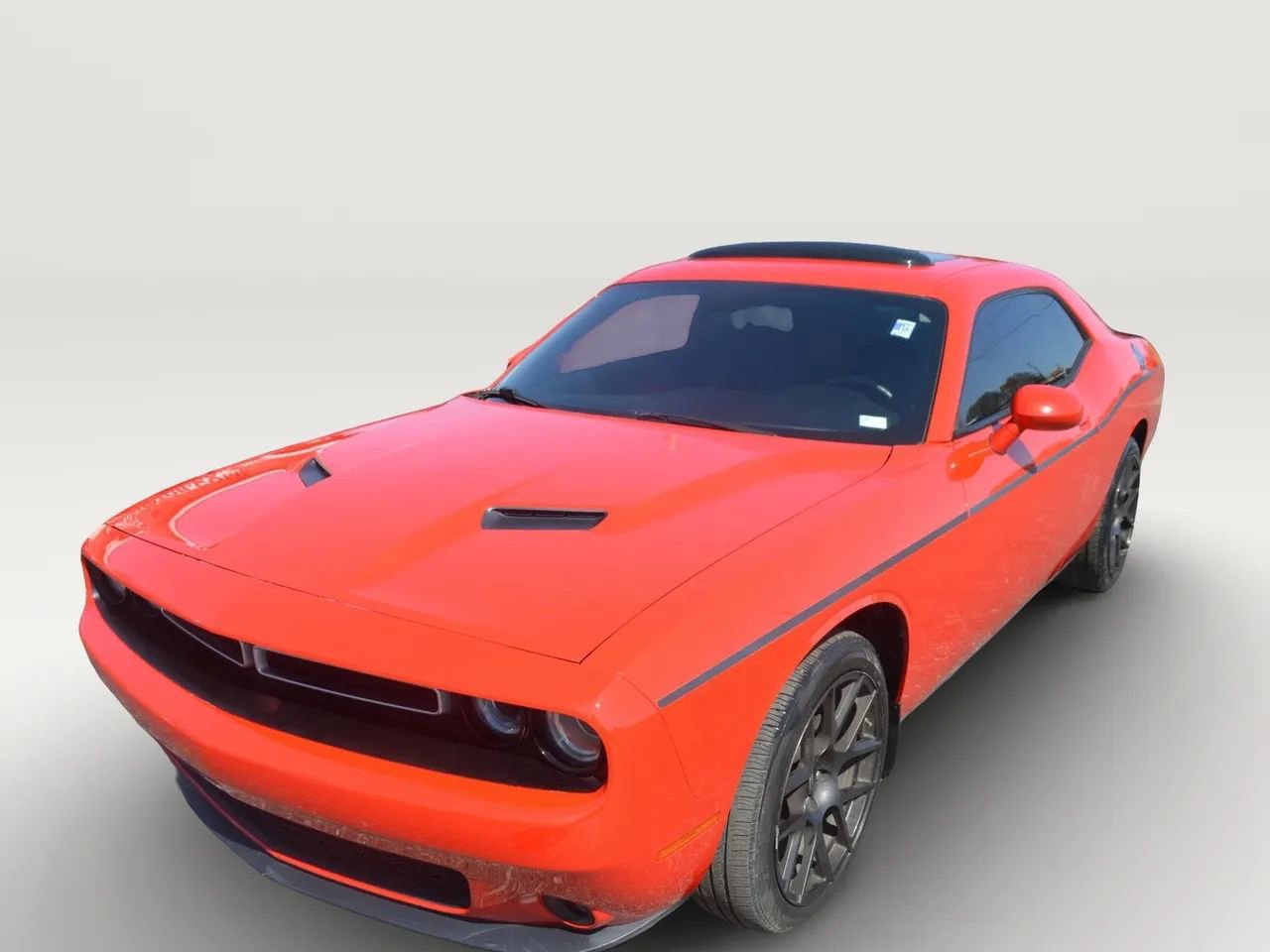 Used 2015 Dodge Challenger SXT w/ Driver Convenience Group image 2