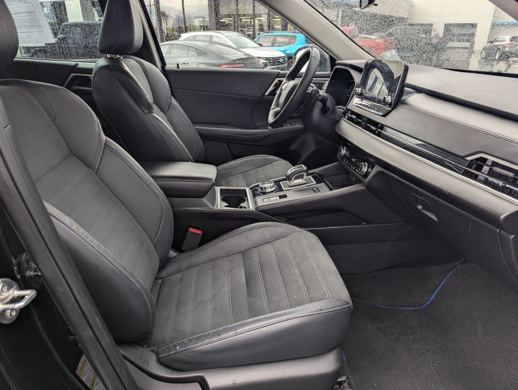 Used 2023 Mitsubishi Outlander 4WD Plug-In Hybrid image 37