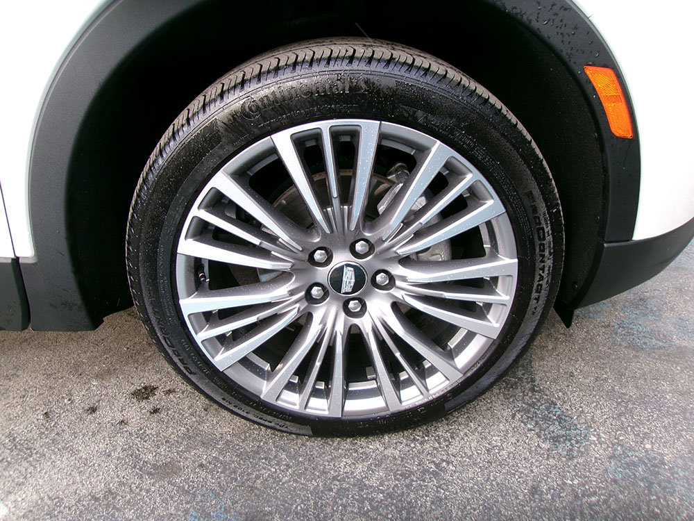 Used 2025 Cadillac XT4 Premium Luxury w/ Cold Weather Package AWD/4WD image 7