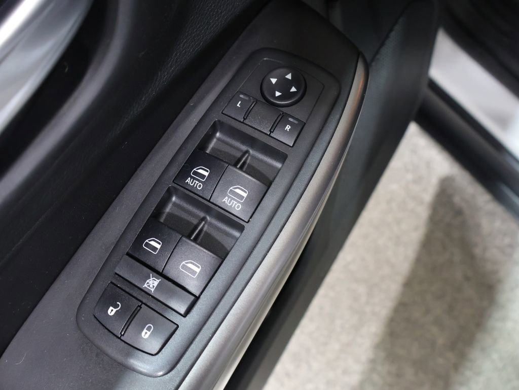 Used 2019 Jeep Cherokee Limited AWD/4WD image 14