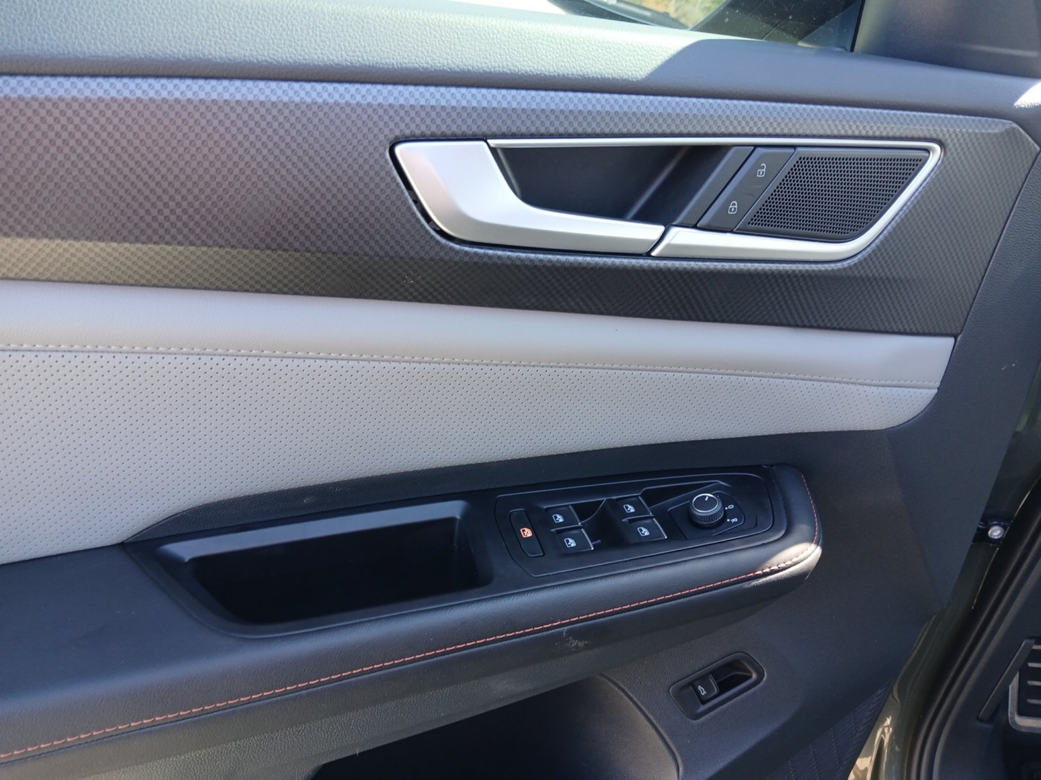 Used 2025 Volkswagen Atlas Peak Edition SE AWD/4WD image 10