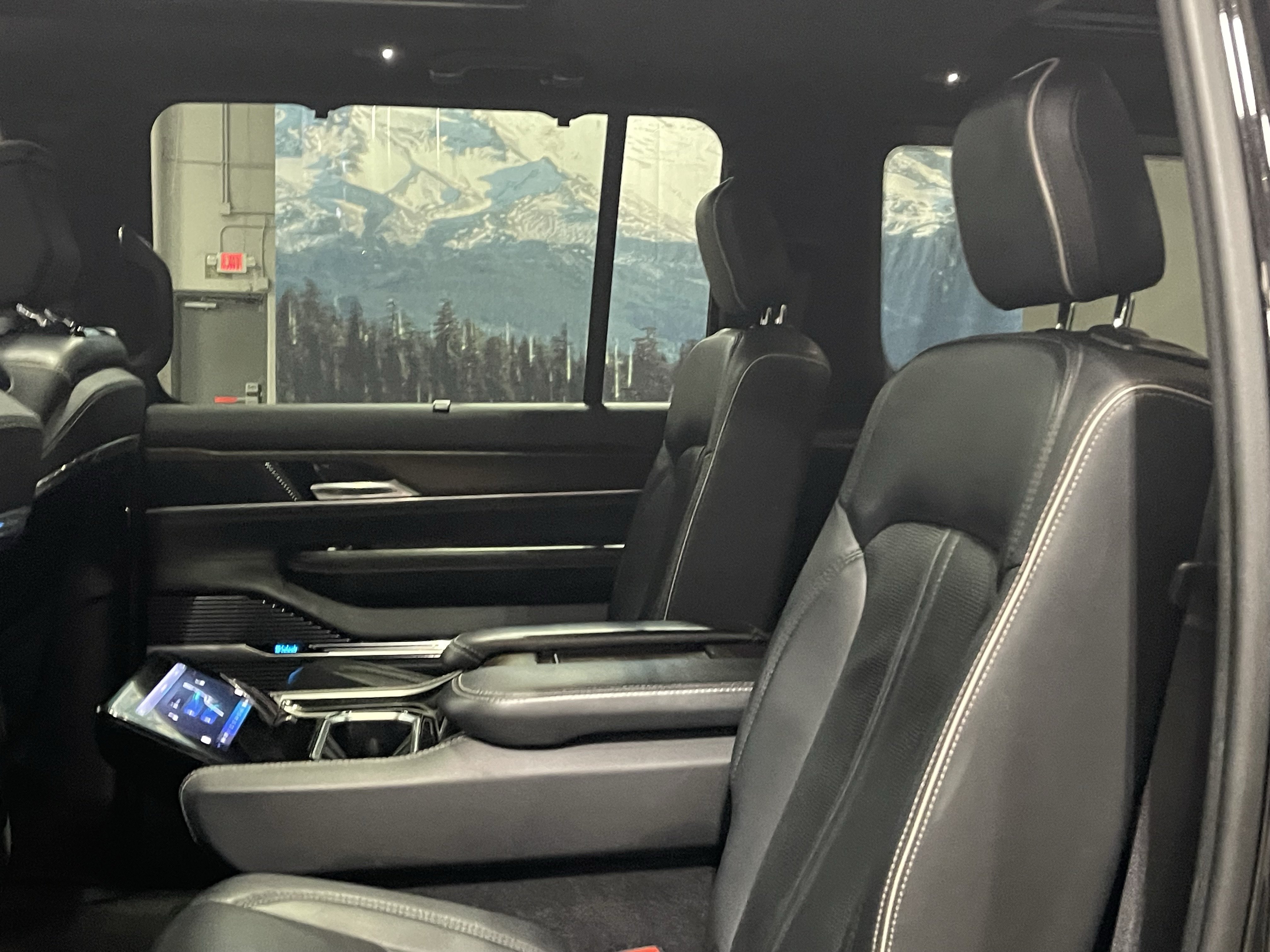 Used 2023 Jeep Grand Wagoneer Series II AWD/4WD image 15
