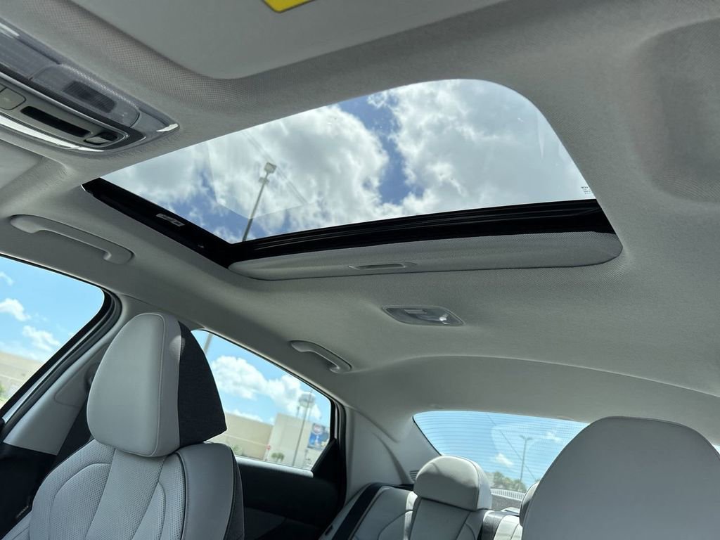 New 2025 Hyundai Elantra Limited image 23