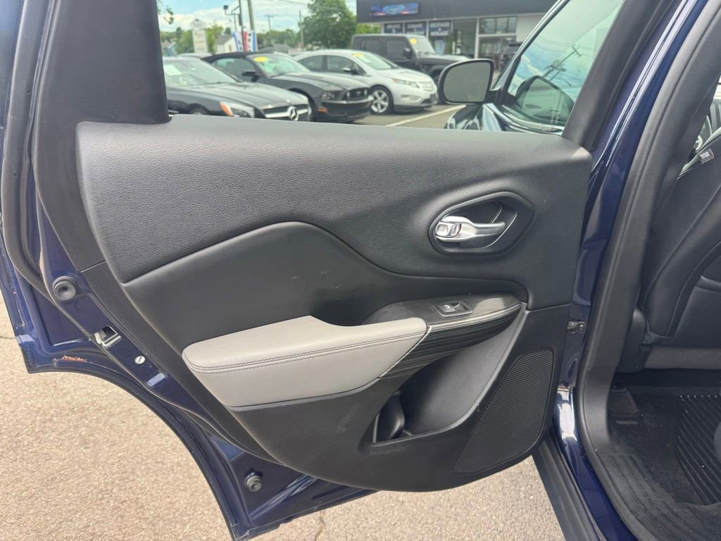 Used 2014 Jeep Cherokee Limited AWD/4WD image 25