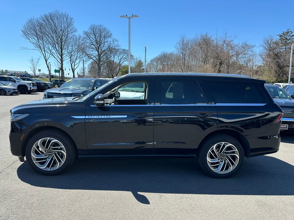 Used 2025 Lincoln Navigator Reserve AWD/4WD image 7
