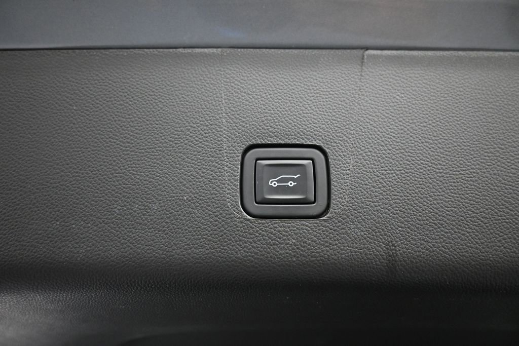 Used 2023 Chevrolet Traverse LT AWD/4WD image 23