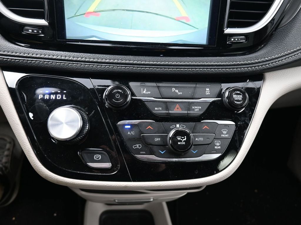 Used 2024 Chrysler Pacifica Select FWD image 13