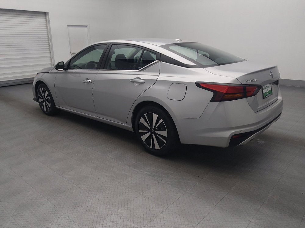 Used 2022 Nissan Altima 2.5 SV w/ SV Premium Package image 3