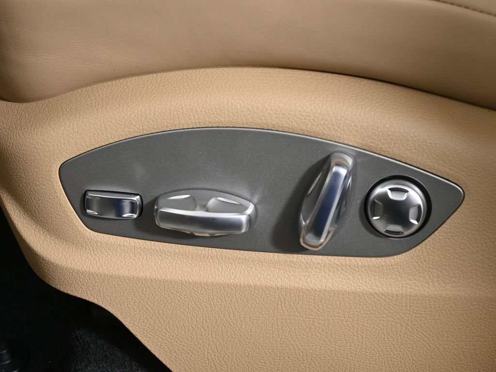 Used 2026 Porsche Macan S AWD/4WD image 31