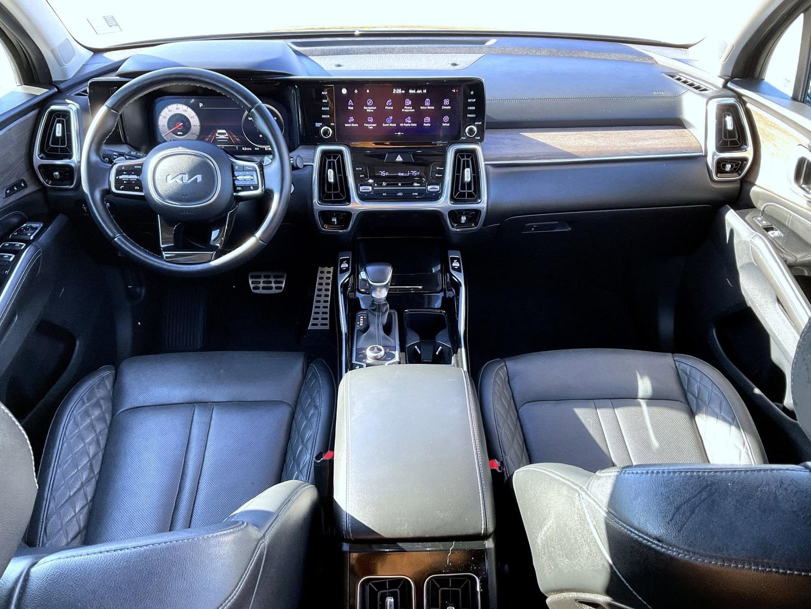 Used 2023 Kia Sorento SX Prestige image 12