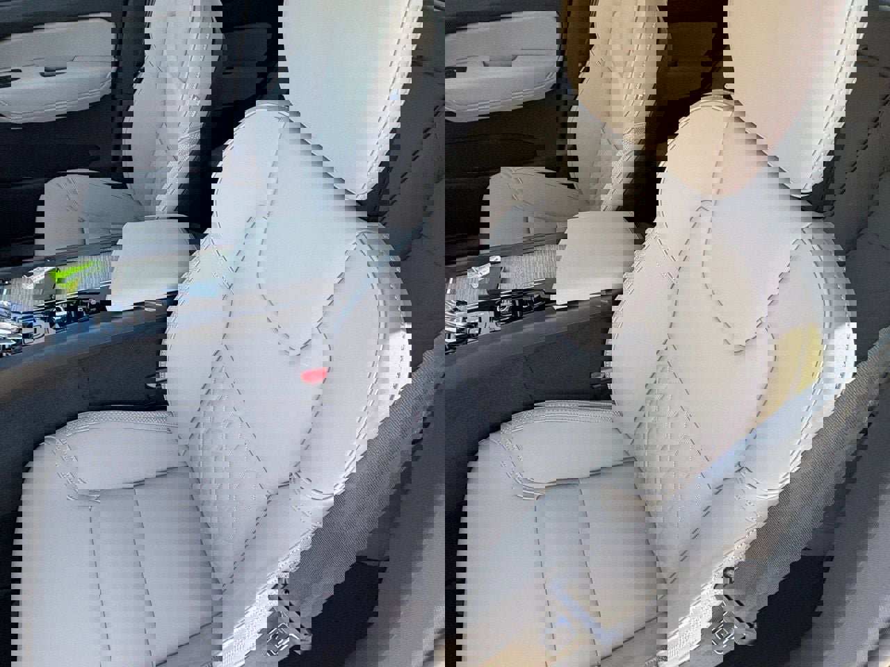 New 2026 Volvo XC60 B5 Plus w/ Protection Package Premier image 19