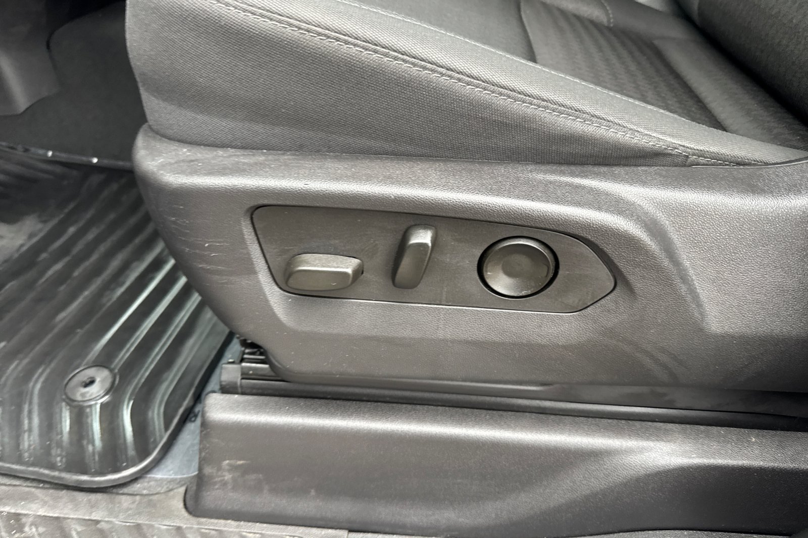 Used 2024 Chevrolet Silverado 1500 Custom w/ Turbomax Blackout Package RWD image 14