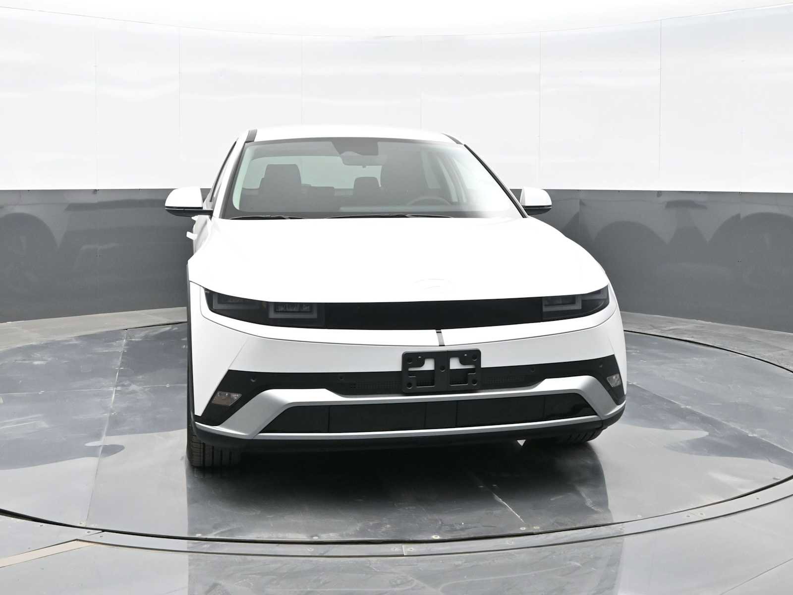 New 2025 Hyundai Ioniq 5 SE image 2