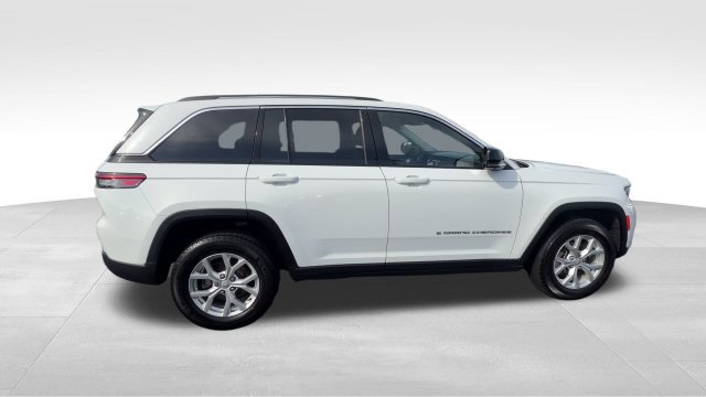 Used 2023 Jeep Grand Cherokee Limited w/ Luxury Tech Group II AWD/4WD image 8