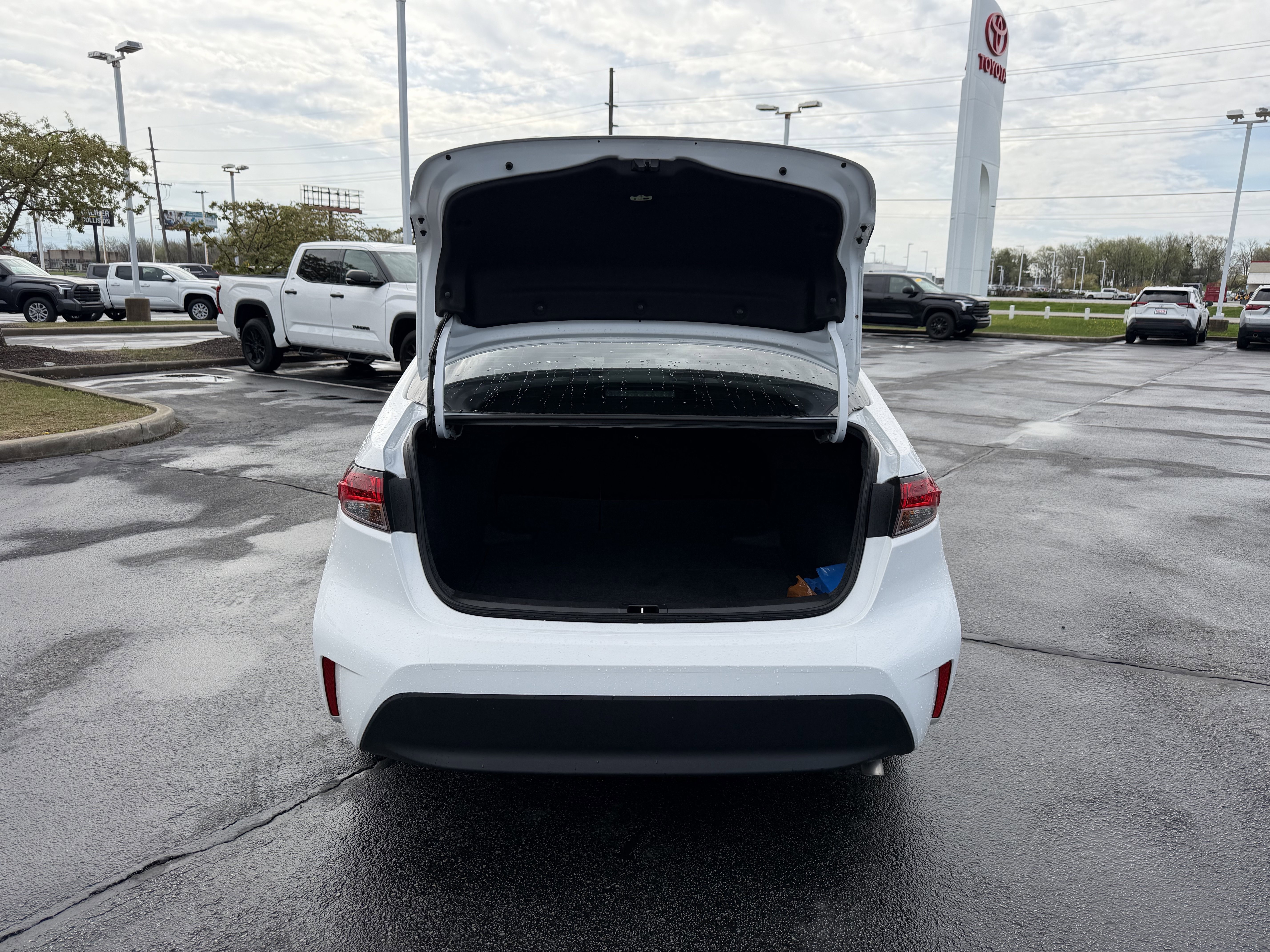 Used 2025 Toyota Corolla LE image 9