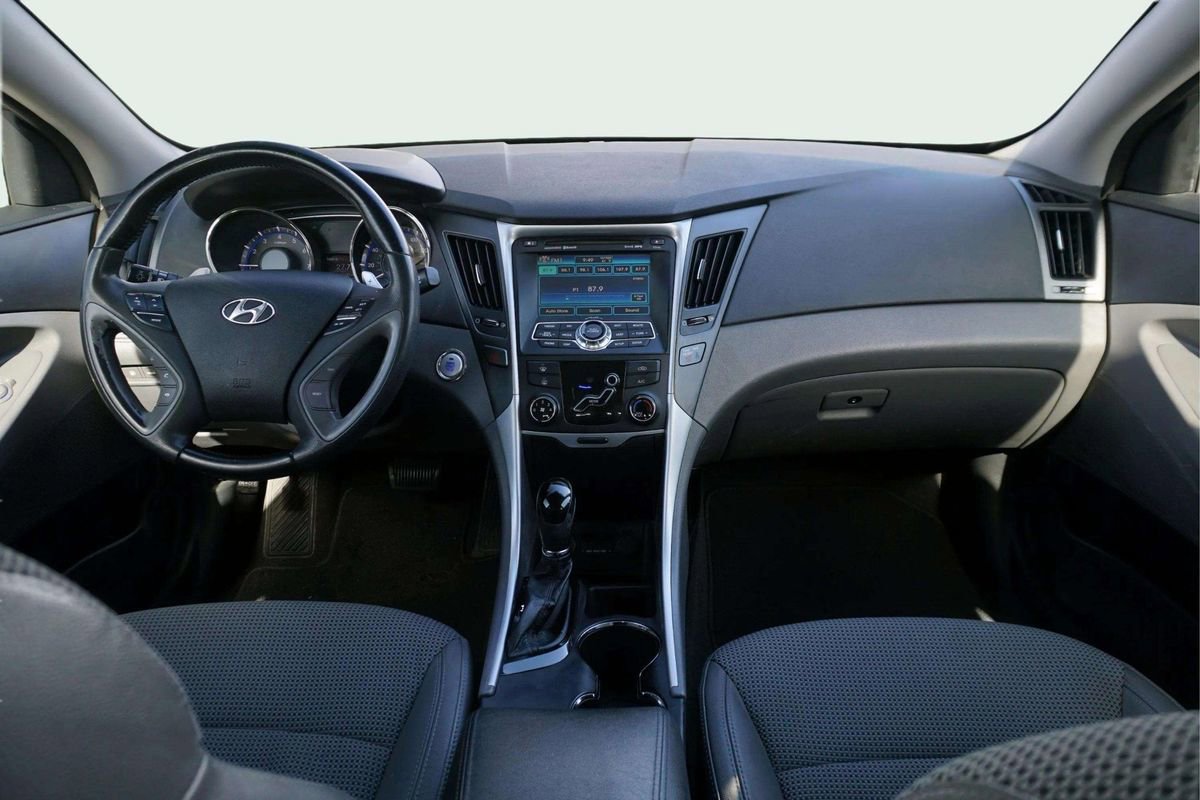Used 2011 Hyundai Sonata SE w/ Navigation & Sunroof Pkg 4 FWD image 19
