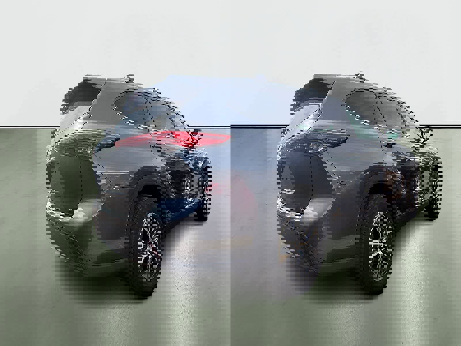 Used 2023 Toyota Highlander XLE image 3