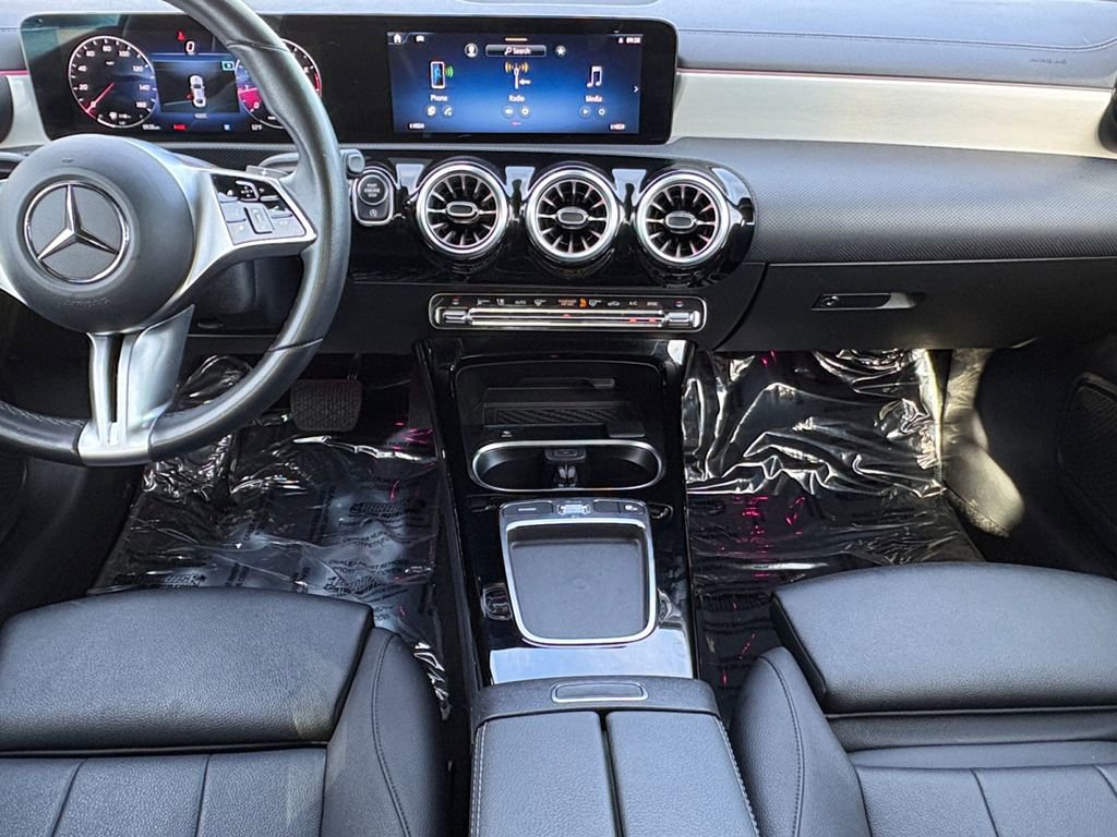 Used 2025 Mercedes-Benz CLA 250 image 3