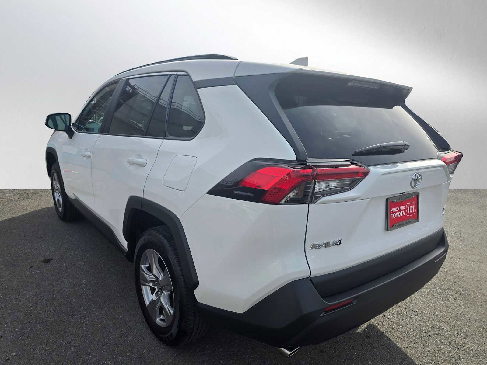 Used 2025 Toyota RAV4 XLE w/ Weather Package image 5