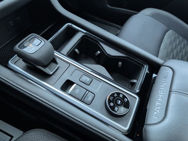 Used 2022 Nissan Pathfinder SV w/ SV Premium Package image 24