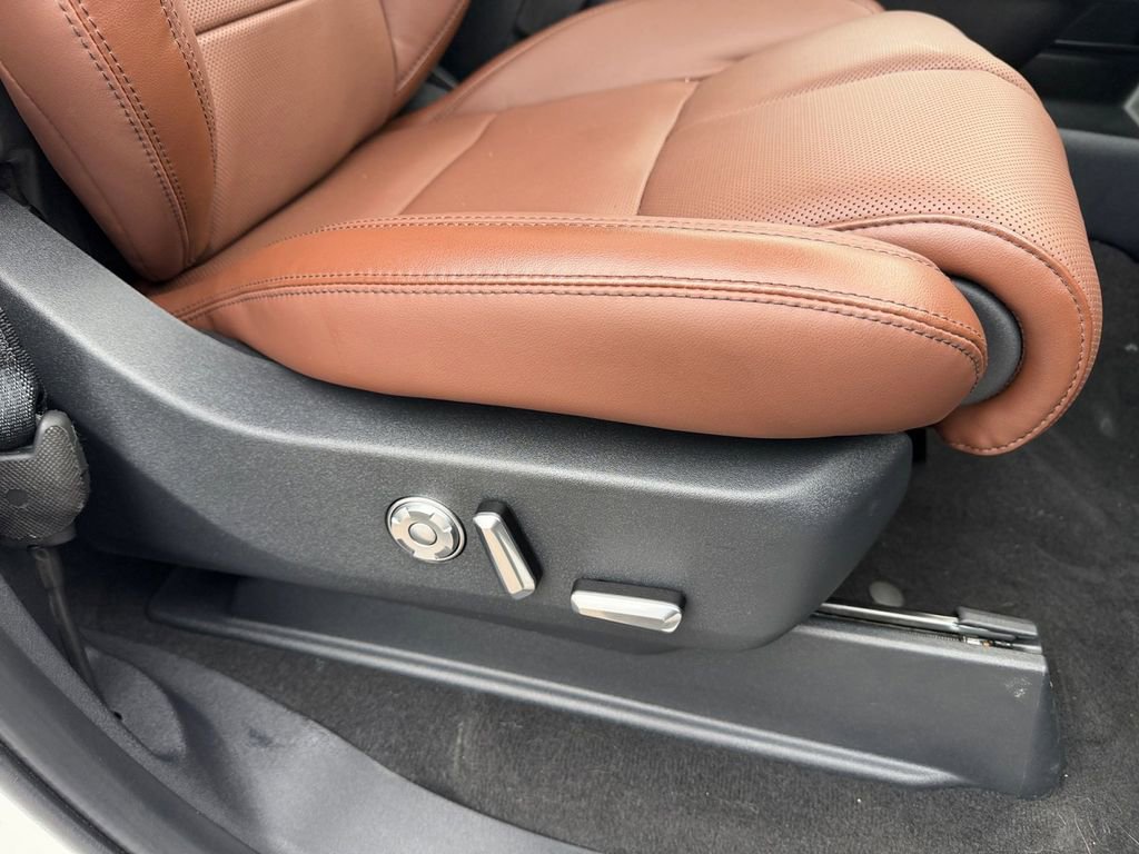 Used 2025 Lincoln Navigator L Reserve image 17