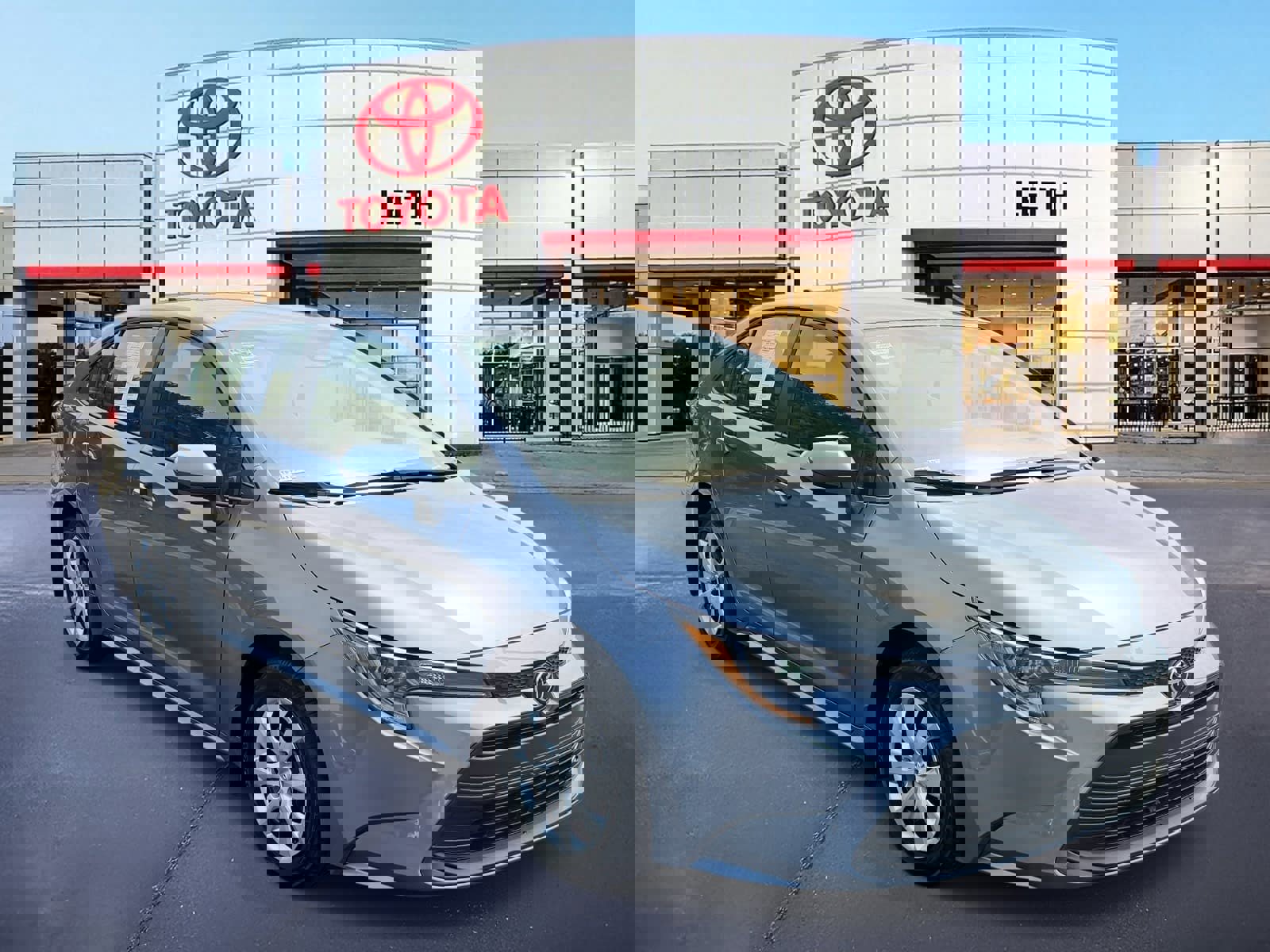 Used 2026 Toyota Corolla LE image 3
