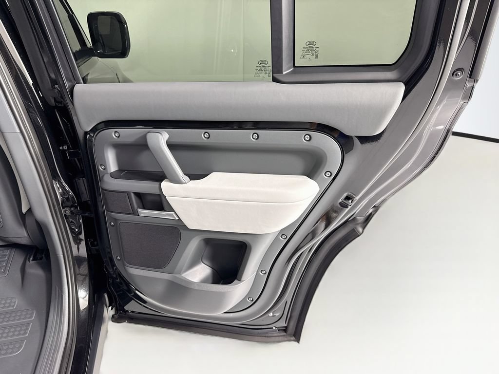 New 2026 Land Rover Defender 110 X-Dynamic SE AWD/4WD image 29