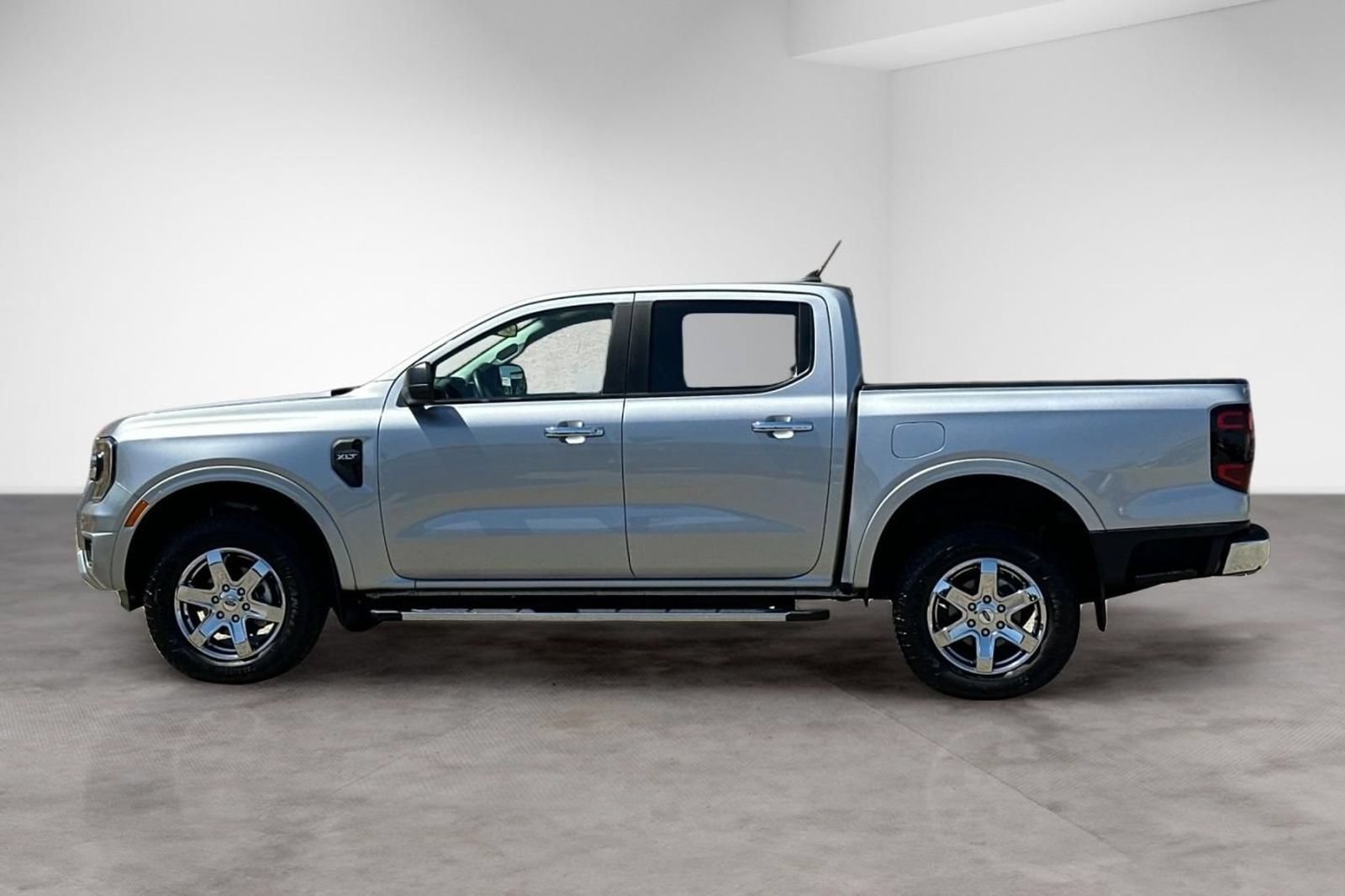 Used 2024 Ford Ranger XLT w/ Equipment Group 301A High RWD image 2