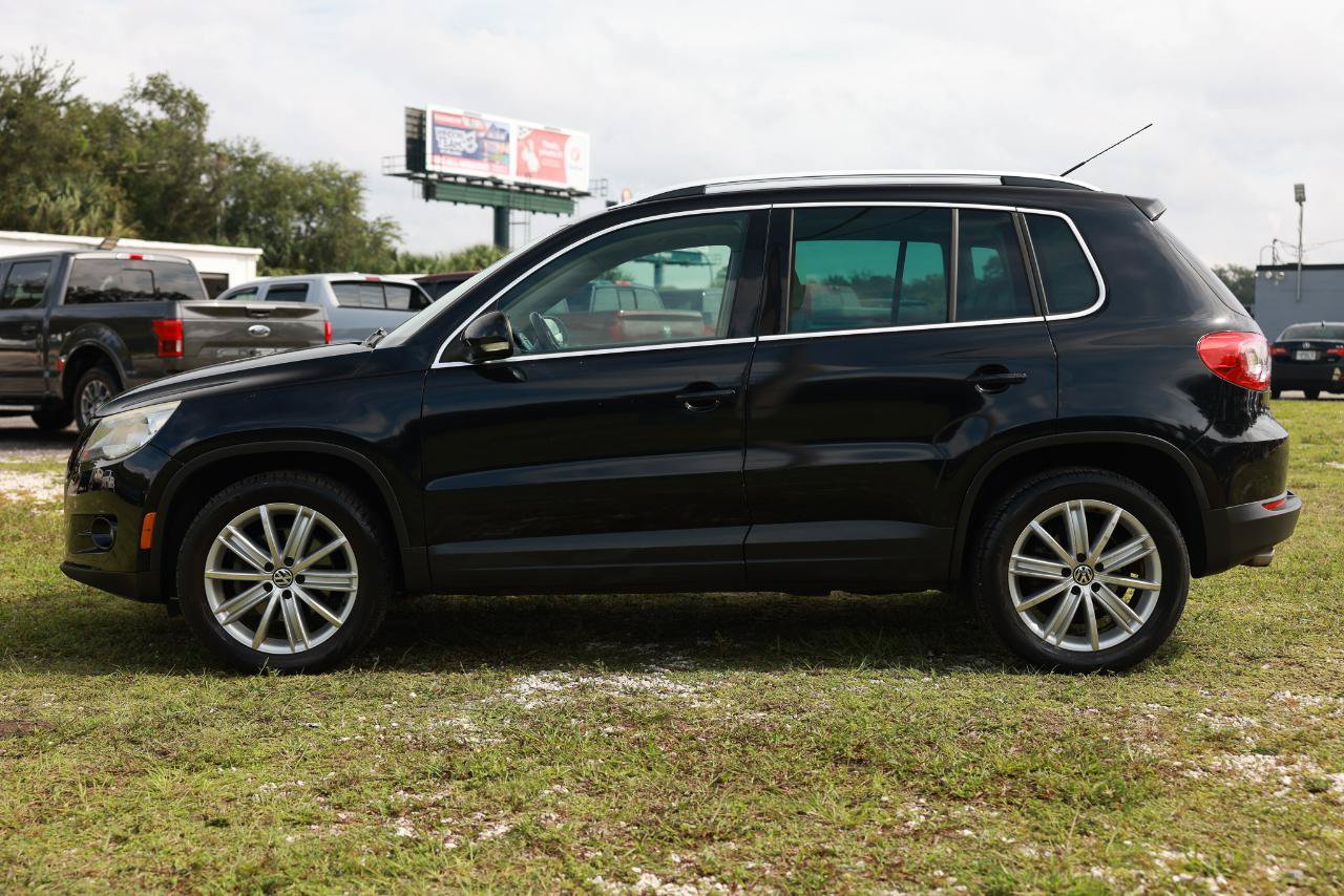 Used 2011 Volkswagen Tiguan SE FWD image 3