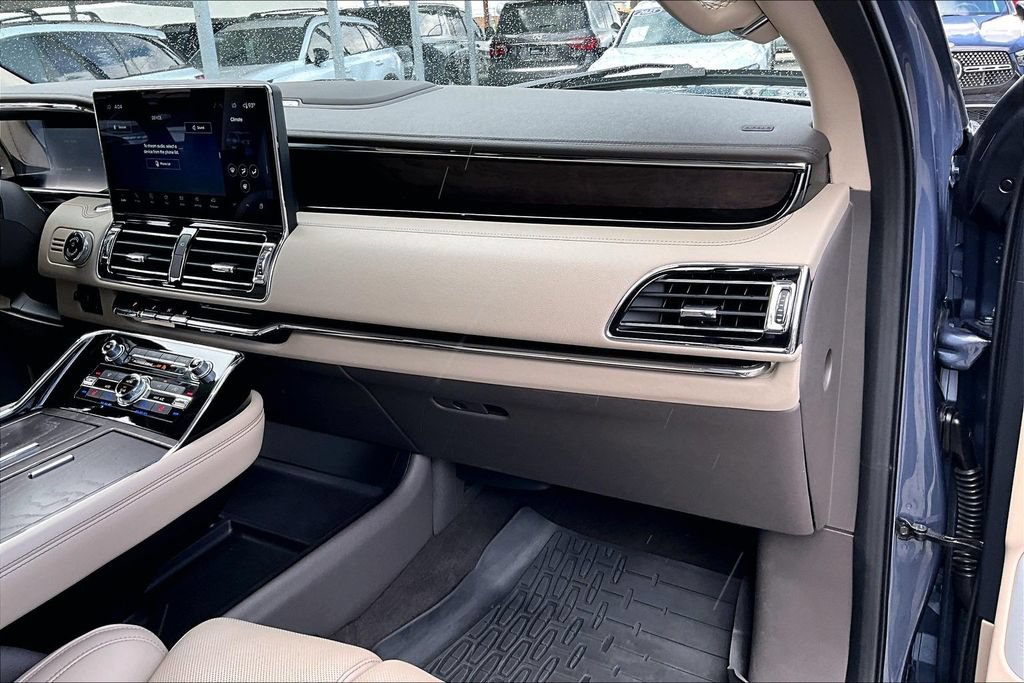 Used 2023 Lincoln Navigator L Reserve AWD/4WD image 22